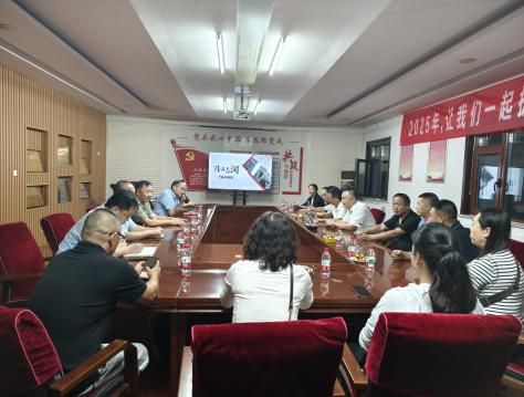 新疆客戶代表團一行蒞臨隆鑫天潤公司進行考察